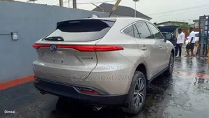 Toyota Venza 2024 Gold