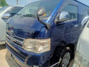Toyota HiAce 2013 Blue
