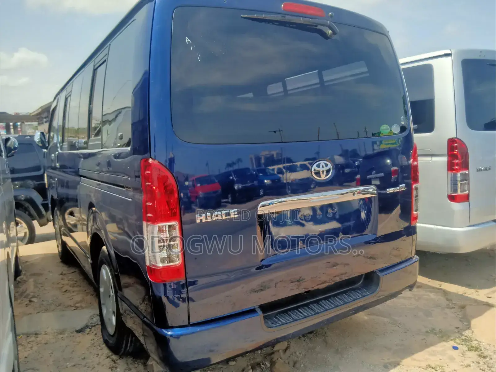 Toyota HiAce 2013 Blue