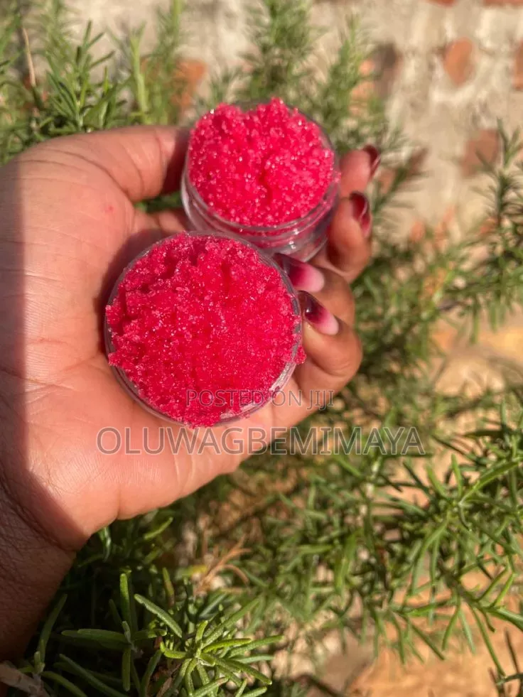 Premimum Lipgloss and Natural Lip Scrub Soft,Smooth and Glossy Lips