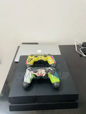 Ps4 Console With 10 Games and 2 Pad