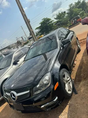 Mercedes-Benz C300 Luxury 4Matic Sedan AWD (3.0L 6cyl 7A) 2011 Black