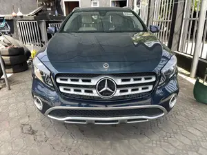 Mercedes-Benz GLA-Class 2019 Blue