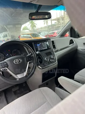 Toyota Sienna 2017 Red