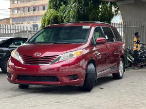 Toyota Sienna 2017 Red
