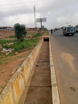 500sqm of Commercial Land Facing Main Express Road at Alakia Junction.