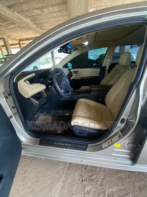 Toyota Avalon Limited Sedan FWD (3.5L 6cyl 6A) 2013 Gold