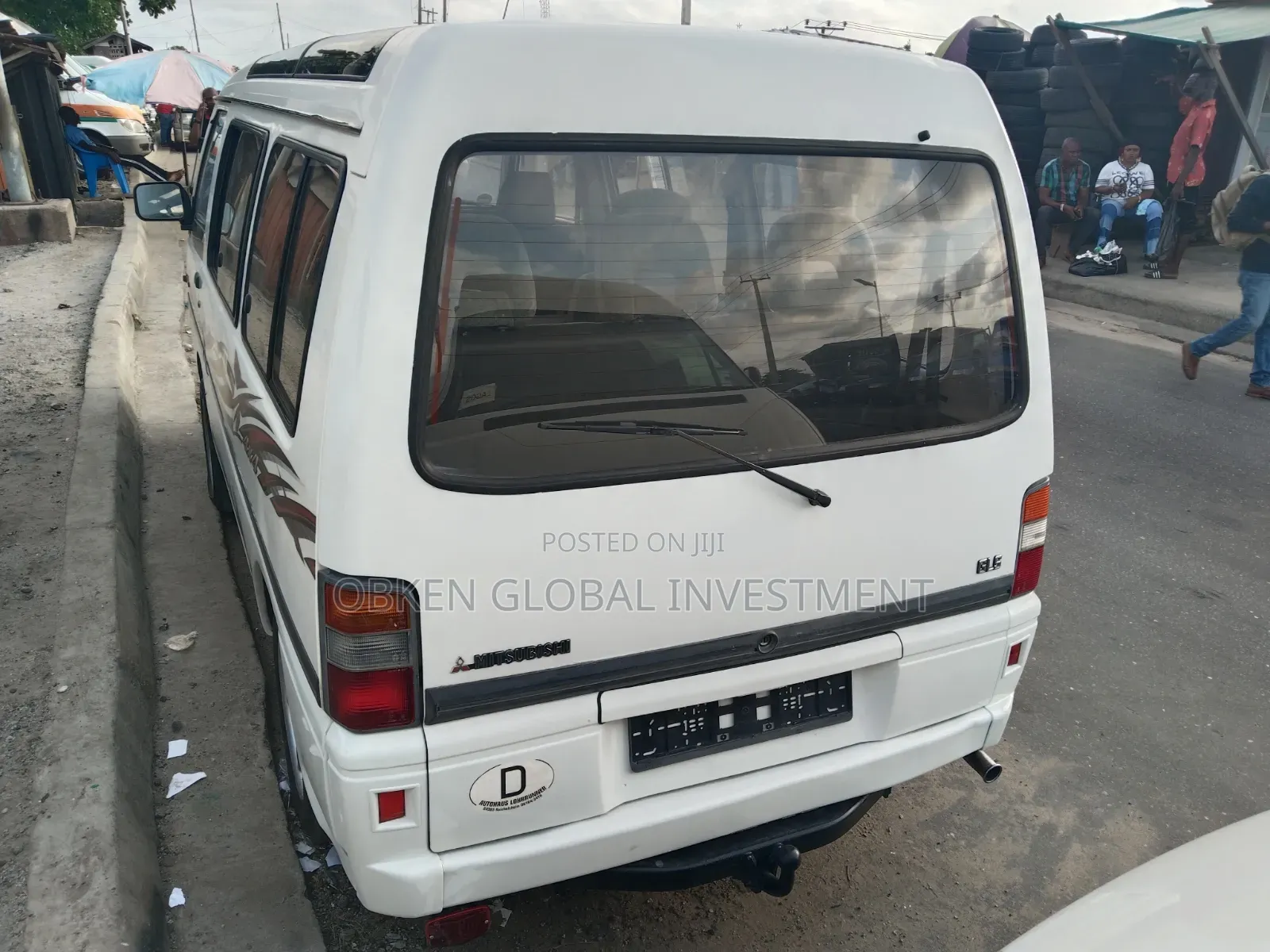 Mitsubishi L300 2005 White