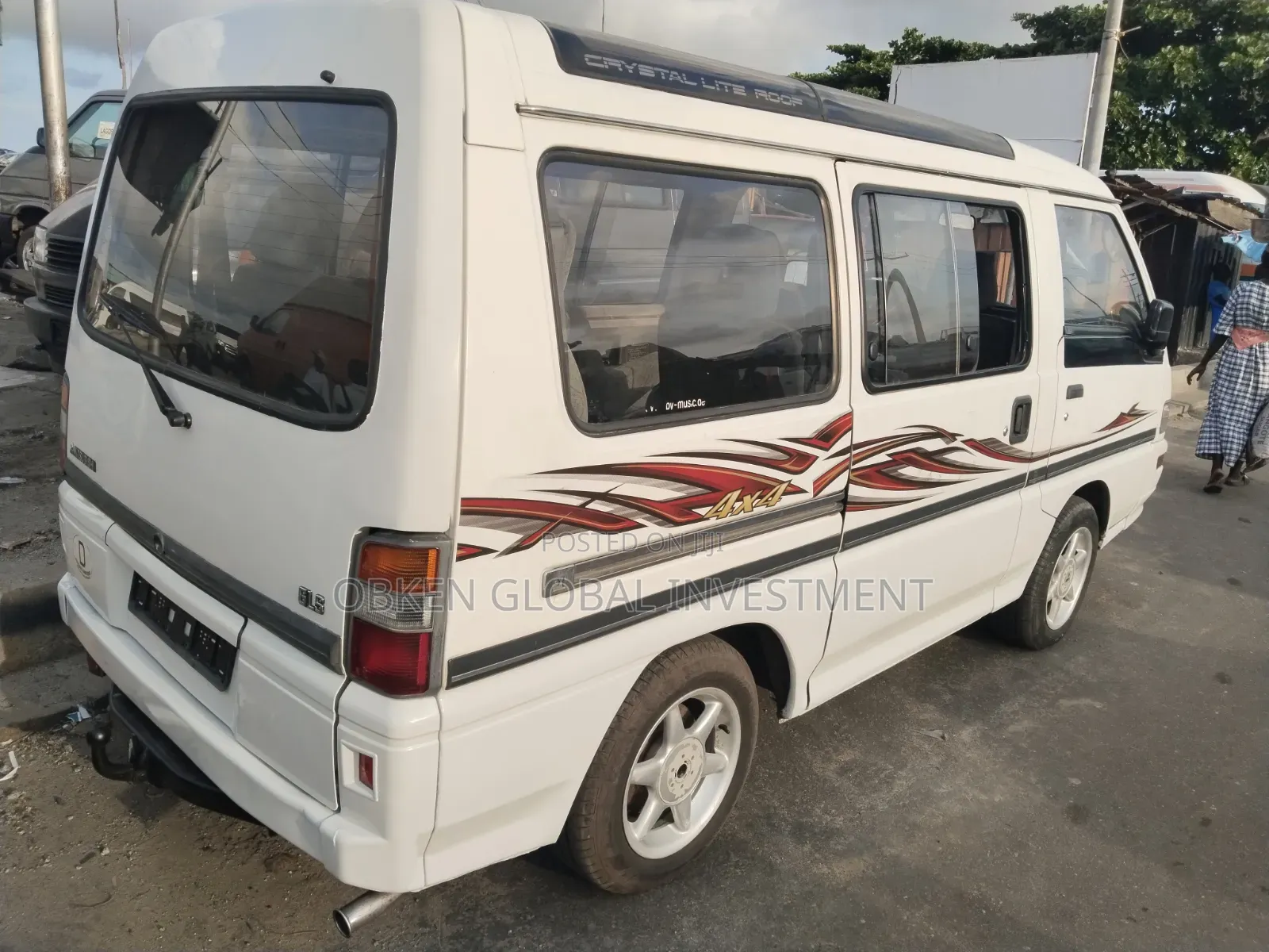 Mitsubishi L300 2005 White