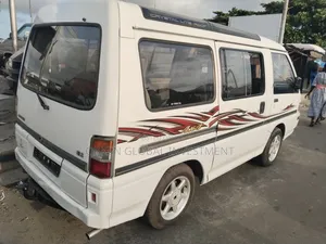 Mitsubishi L300 2005 White
