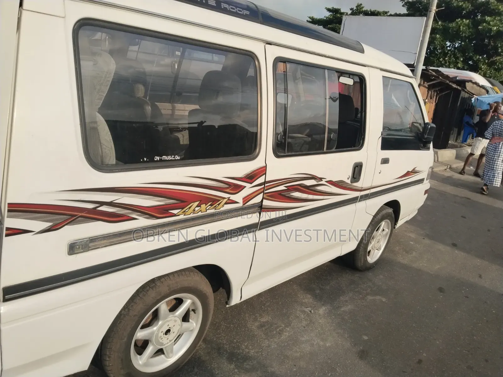 Mitsubishi L300 2005 White