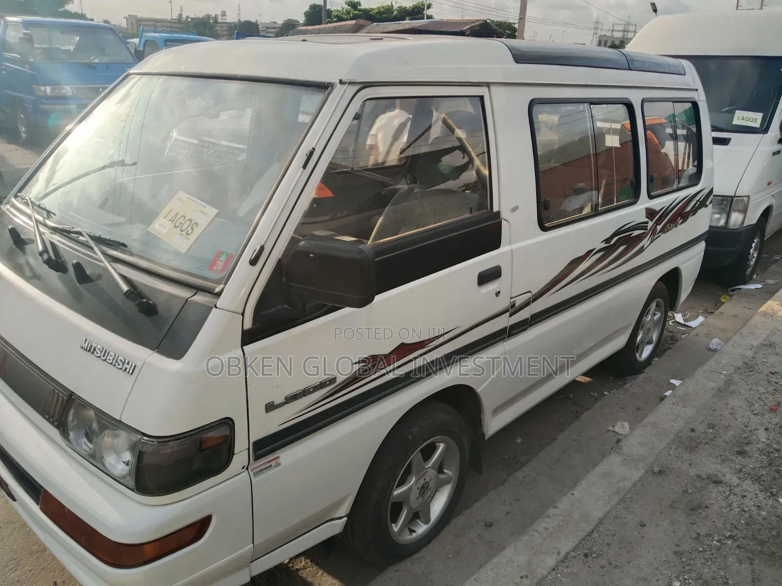 Mitsubishi L300 2005 White