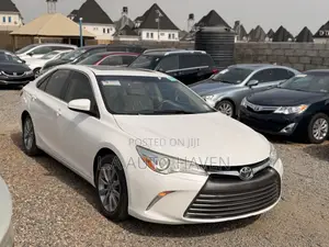 Toyota Camry XLE 4dr Sedan (2.5L 4cyl 6A) 2016 White