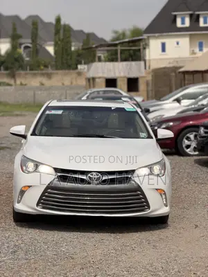 Toyota Camry XLE 4dr Sedan (2.5L 4cyl 6A) 2016 White