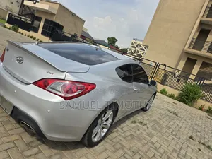 Hyundai Genesis 2010 Silver