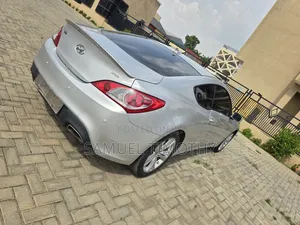Hyundai Genesis 2010 Silver