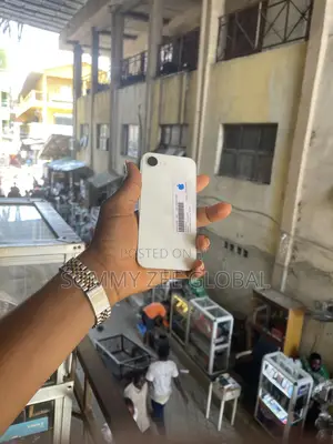Apple iPhone 16e 128 GB White