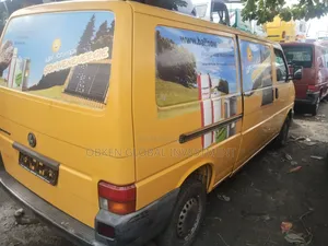 Volkswagen Transporter 2005 Yellow