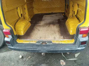 Volkswagen Transporter 2005 Yellow