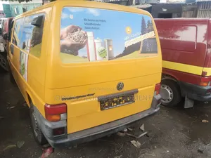 Volkswagen Transporter 2005 Yellow