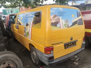 Volkswagen Transporter 2005 Yellow