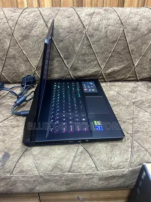 Laptop MSI Vector GP66HX 12UGS 32GB Intel Core i9 SSD 1T
