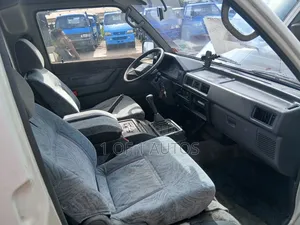 Mitsubishi L300 2005 White
