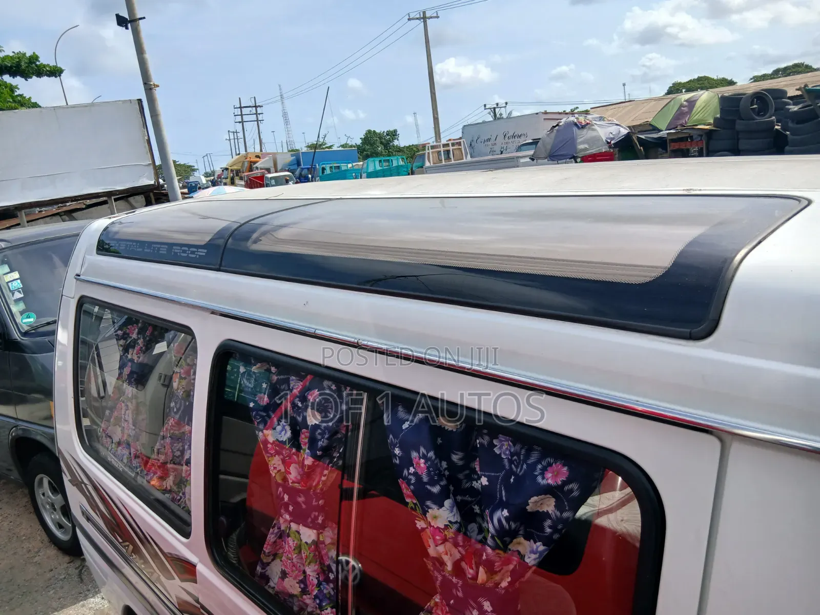 Mitsubishi L300 2005 White