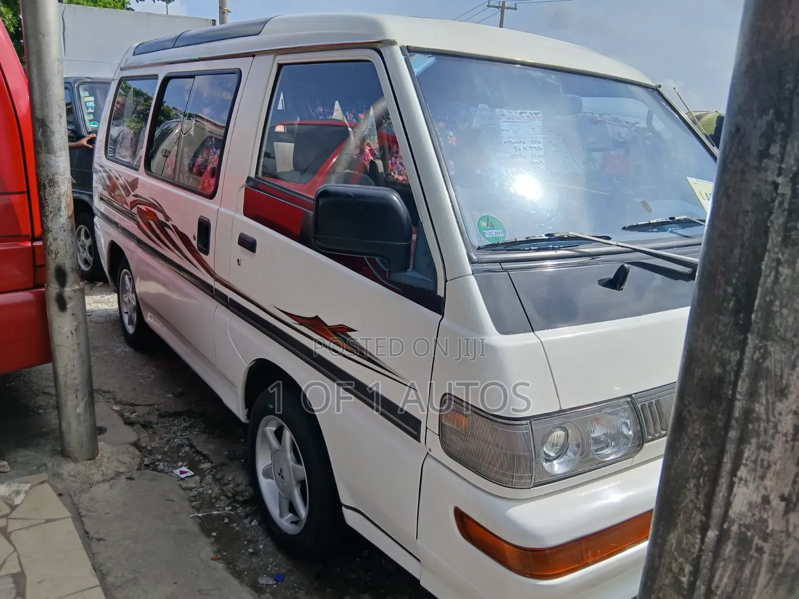 Mitsubishi L300 2005 White