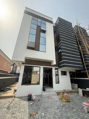 4bdrm Duplex in Lekki Phase 1 for rent