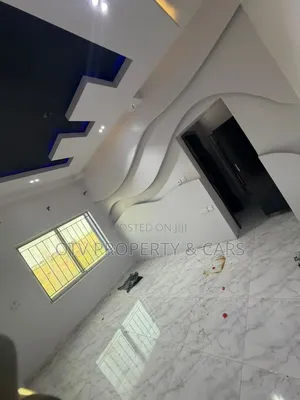 Mini Flat in Chevron for rent