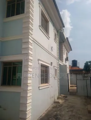 3bdrm Block of Flats in Akala Expressway, Oluyole for rent