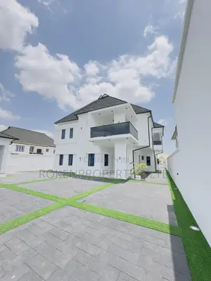 5bdrm Duplex in Oluyole Estate for sale