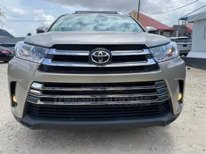Toyota Highlander Limited Platinum 4dr SUV AWD (3.5L 6cyl 6A) 2015 Gold