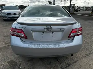 Toyota Camry LE 4dr Sedan (2.5L 4cyl 6AM) 2010 Silver