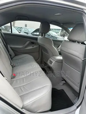 Toyota Camry LE 4dr Sedan (2.5L 4cyl 6AM) 2010 Silver