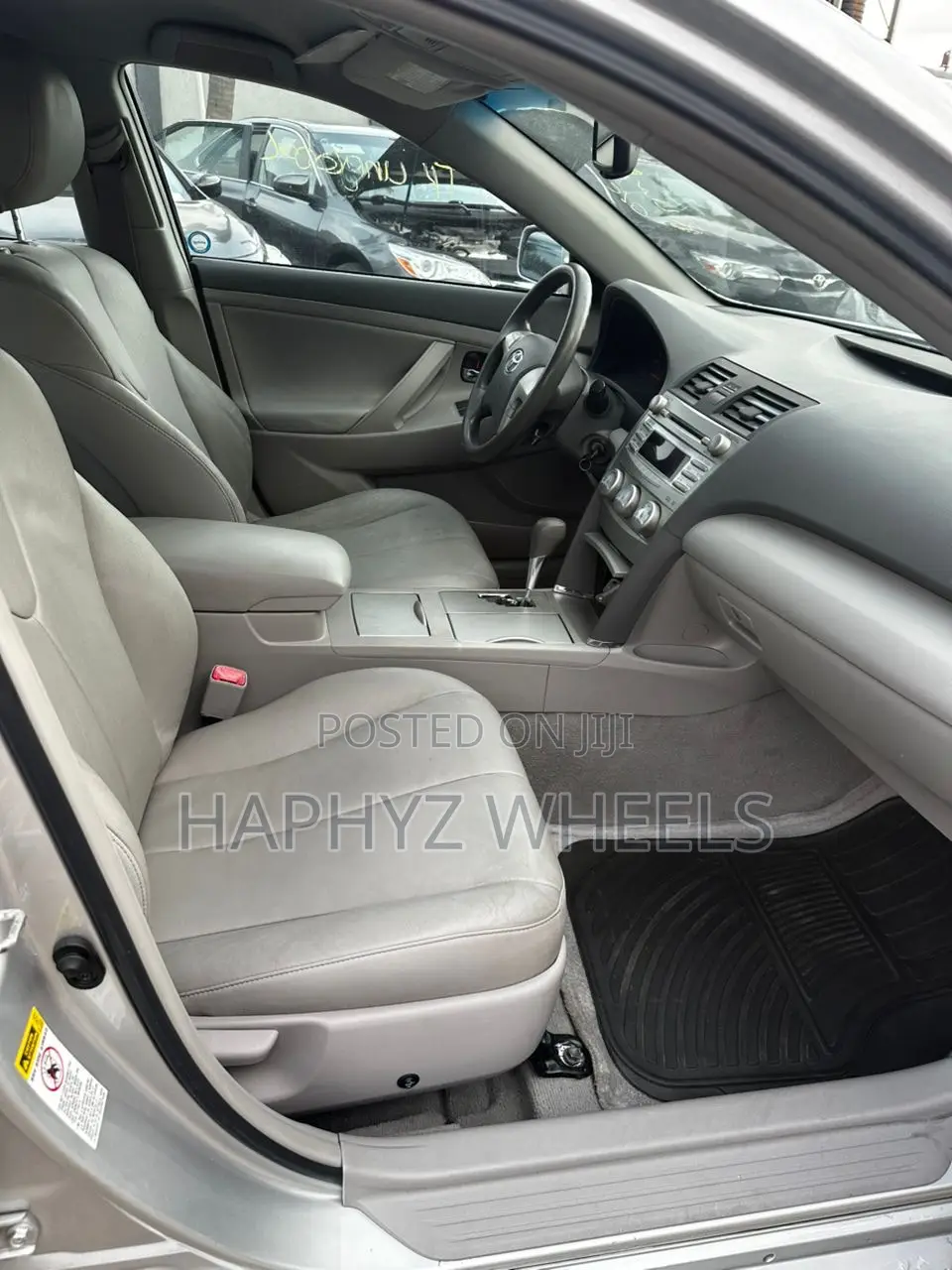 Toyota Camry LE 4dr Sedan (2.5L 4cyl 6AM) 2010 Silver