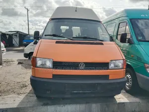 Volkswagen Transporter 2005 Orange