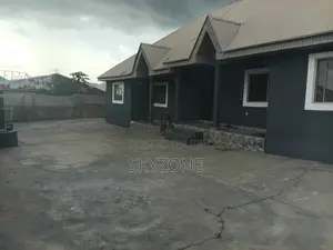4bdrm Bungalow in Onigari Akure, Ondo / Ondo State for sale