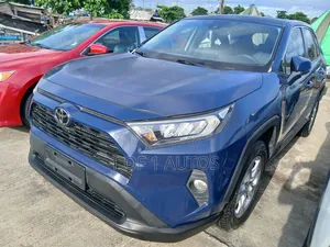Toyota RAV4 LE FWD 2020 Blue