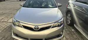 Toyota Camry XLE V6 4dr Sedan (3.5L 6cyl 6A) 2013 Silver