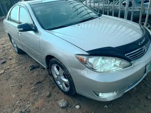 Toyota Camry LE 4dr Sedan (2.4L 4cyl 5M) 2004 Silver