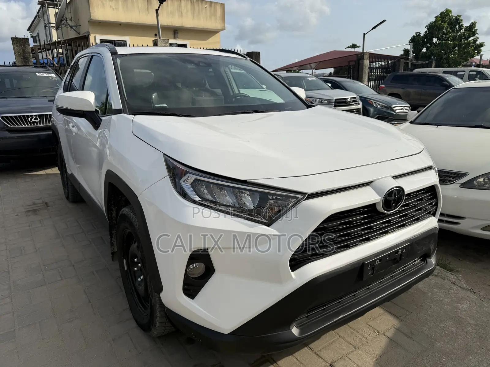 Toyota RAV4 2022 White