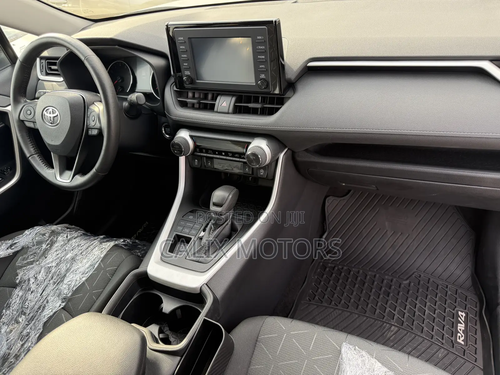 Toyota RAV4 2022 White