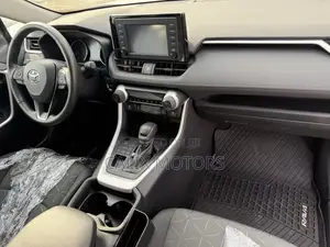 Toyota RAV4 2022 White