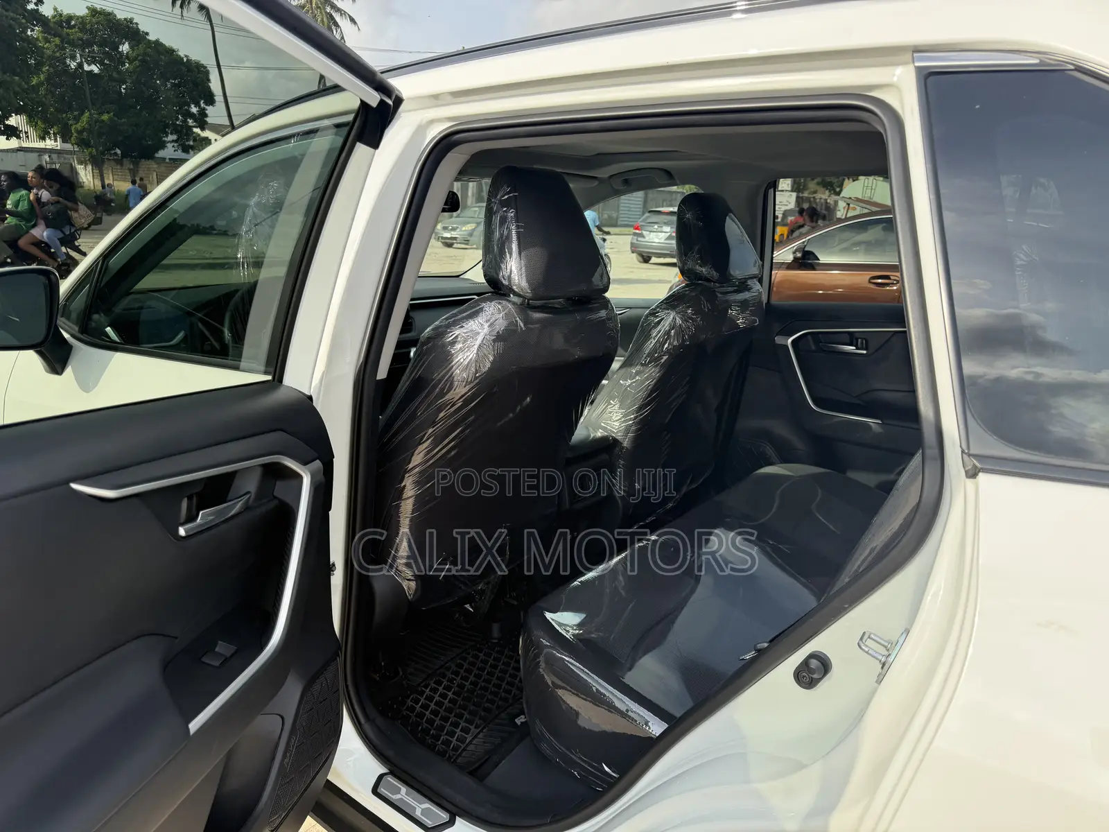 Toyota RAV4 2022 White