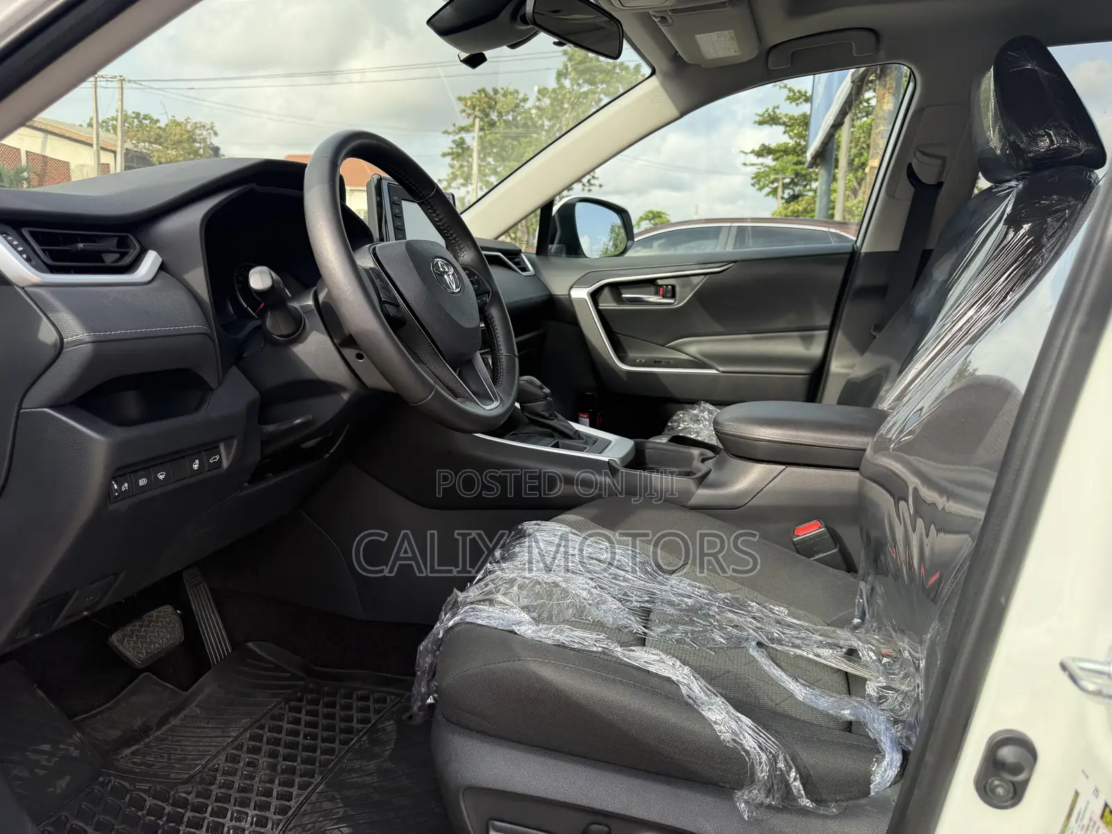 Toyota RAV4 2022 White