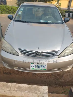 Toyota Camry 2005 Gold