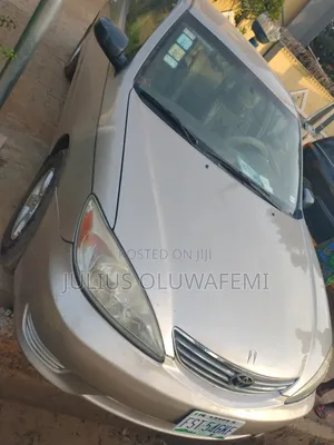 Toyota Camry 2005 Gold