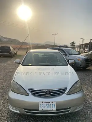 Toyota Camry LE 4dr Sedan (2.4L 4cyl 5A) 2005 Gray
